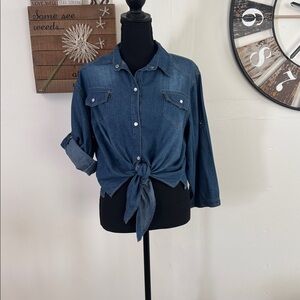 Kissonic tie Jean shirt 100% cotton worn once like new. 3/4 roll up sleeve CUTE!